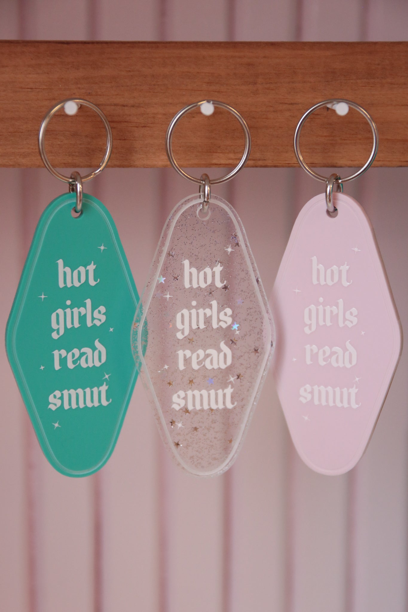 Hot Girls Read Smut Retro Motel Keychain